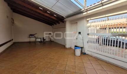 Casa térrea 3 dormitórios próximo à Avenida João Fiúsa