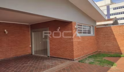 Casa térrea à venda com 3 dormitórios no bairro Jardim Macedo em Ribeirão Preto.