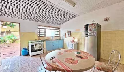 Casa à venda com 3 dormitórios no bairro Jardim Paulista, em Ribeirão Preto.