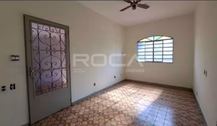 Casa à venda com 2 dormitórios no bairro Jardim Irajá, em Ribeirão Preto.