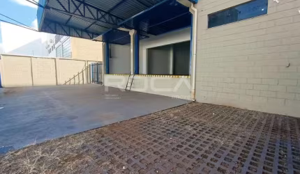 Galpão comercial para locação com 900m² no bairro Jardim do Trevo, em Ribeirão Preto.