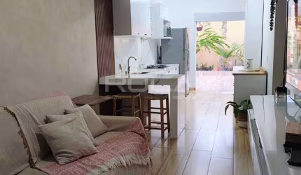 Casa à venda com 2 dormitórios no bairro Jardim Cristo Redentor, em Ribeirão Preto.