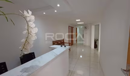 Casa comercial à venda e locação com 15 salas no Bairro Alto da Boa Vista, em Ribeirão Preto.