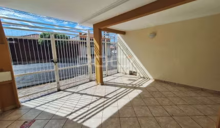 Casa com edícula para locação no bairro Sumarezinho, em Ribeirão Preto.