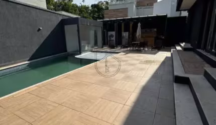 Casa para alugar na Barra da Tijuca com 5 suítes e 420 metros de área construída