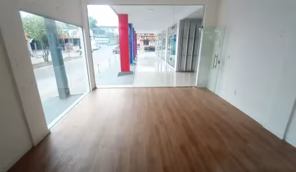 Alugo Salas em Centro Comercial no Parque Dez