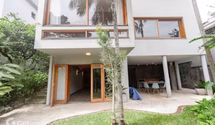 Casa com 4 quartos à venda na Itajaçu, 28, Pacaembu, São Paulo por R$ 4.499.000