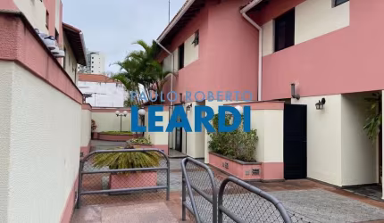 Casa em condomínio fechado à venda na Rua Tenente Manuel Tinoco Miraldo, 30, Saúde, São Paulo por R$ 990.000