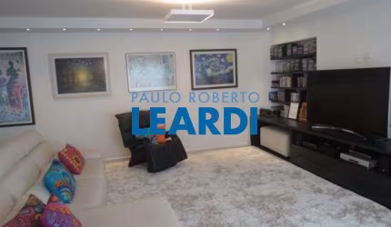 Apartamento à venda na Rua Araioses, 135, Vila Madalena, São Paulo por R$ 2.350.000