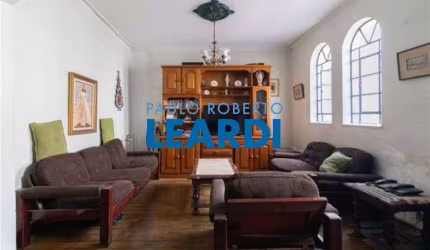 Casa à venda na Rua Augusto de Toledo, 38, Aclimação, São Paulo por R$ 1.000.000
