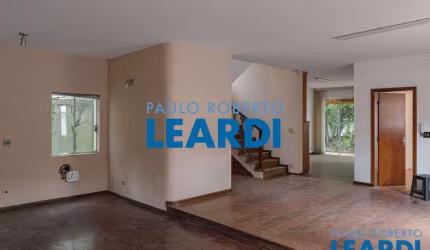 Casa com 4 quartos para alugar na Rua Angatuba, 370, Pacaembu, São Paulo por R$ 8.800