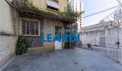 Casa à venda na Rua Árabe, 96, Vila Clementino, São Paulo por R$ 950.000