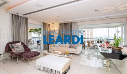 Apartamento à venda na Rua Pedro Pomponazzi, 129, Jardim da Glória, São Paulo por R$ 3.500.000