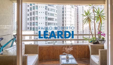 Apartamento à venda na Avenida Jamaris, 64, Moema, São Paulo por R$ 2.110.000