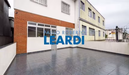 Casa à venda na Rua Paranatinga, 47, Vila Conde do Pinhal, São Paulo por R$ 550.000