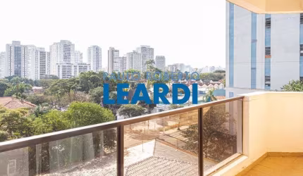 Apartamento à venda na Rua Conde de Itu, 754, Alto da Boa Vista, São Paulo por R$ 890.000