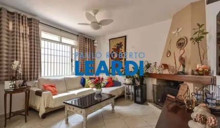 Casa à venda na Avenida Piassanguaba, 991, Planalto Paulista, São Paulo por R$ 1.250.000