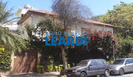 Casa à venda na Praça Tomás Morus, 151, Perdizes, São Paulo por R$ 2.000.000