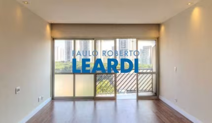 Apartamento à venda na Rua Doutor Elias Chaves, 137, Barra Funda, São Paulo por R$ 440.000