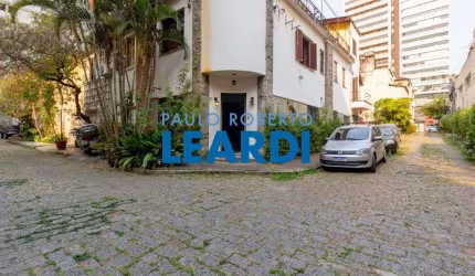 Casa em condomínio fechado à venda na Rua Pamplona, 1364, Jardim Paulista, São Paulo por R$ 2.700.000