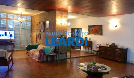 Casa à venda na Praça Doutor Silas Botelho, 123, Sumaré, São Paulo por R$ 2.000.000