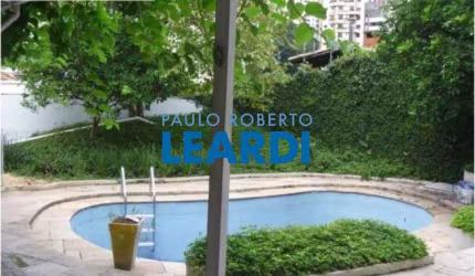 Casa à venda na Rua Itamarati, 45, Pacaembu, São Paulo por R$ 4.200.000
