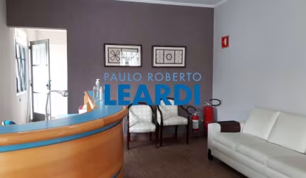Casa à venda na Rua Teodureto Souto, 905, Cambuci, São Paulo por R$ 1.070.000