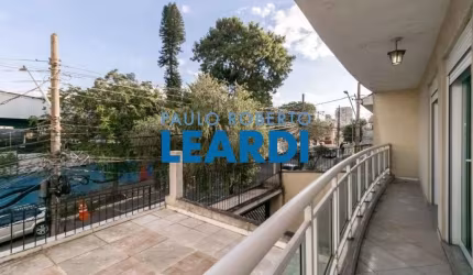 Casa à venda na Rua Senador Carlos Teixeira de Carvalho, 375, Cambuci, São Paulo por R$ 2.400.000