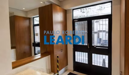 Apartamento à venda na Rua Peruíbe, 25, Itaim Bibi, São Paulo por R$ 980.000