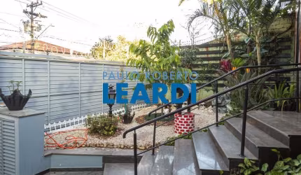 Casa à venda na Avenida Piassanguaba, 2688, Planalto Paulista, São Paulo por R$ 3.300.000