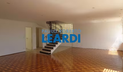 Casa à venda na Rua Principado de Mônaco, 261, Pacaembu, São Paulo por R$ 3.000.000