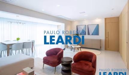 Apartamento à venda na Rua Gaivota, 979, Moema, São Paulo por R$ 5.799.850