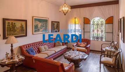 Casa à venda na Rua Paris, 147, Sumaré, São Paulo por R$ 1.830.000