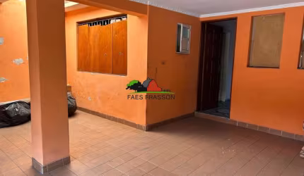 Casa térrea antiga num terreno 7,20 x 29,35 à venda na Vila Europa  Santo André