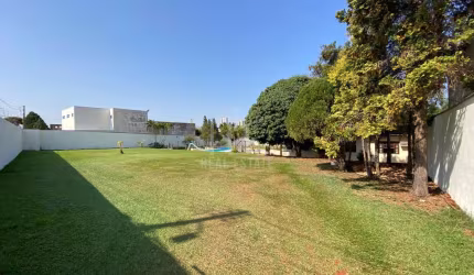 Casa de rua, com 2.500m  de terreno, à venda em  LONDRINA - PR