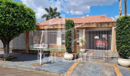 Casa à venda, 3 quartos, churrasqueira e Piscina, Jardim Sella, CAMBE - PR