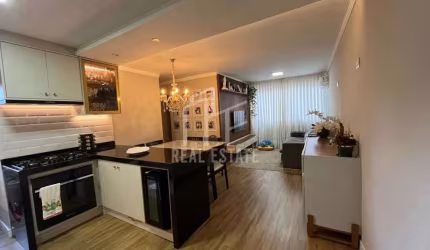Lindo apartamento, porteira fechada, recém reformado à venda em Maringá - PR