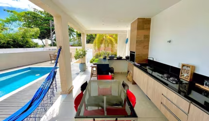 Vilas do Atlântico Casa de Alto Padrão com 460m² de área total - Oportunidade