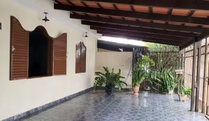 Casa  lote 200 m2  próxima ao metro