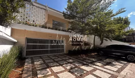 Casa comercial , 12 salas - elevador de acessibilidade  e 8 vagas