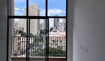 Apartamento com sacada novo em Perdizes