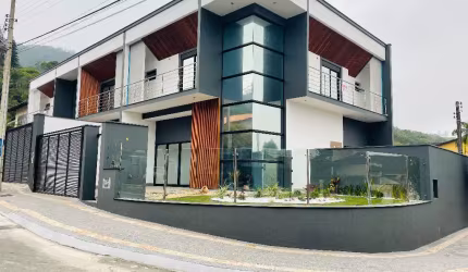 GEMINADO  COM PISCINA  ALTO LUXO SAGUAÇÚ JOINVILLE