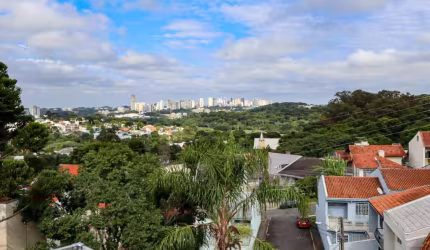 Sobrados não geminados com 3 suítes no Mercês: A melhor vista do Barigui!
