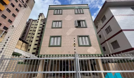 Kitão reformado com garagem, a 150 m da praia no Boqueirão em Praia Grande