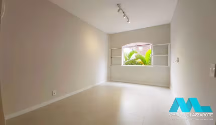 Apartamento com 2 quartos, 1 vaga no Canto do Forte em Praia Grande A 200 m da praia
