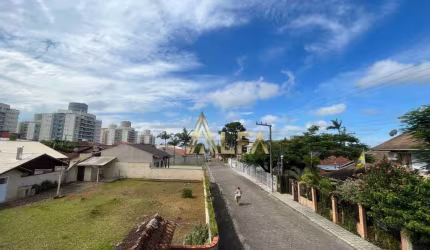 Prédio Comercial na principal Avenida de Penha.
