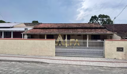 Casa com 4 SUÍTES à venda, 150 m² por R$ 600.000 - Centro - Penha/SC