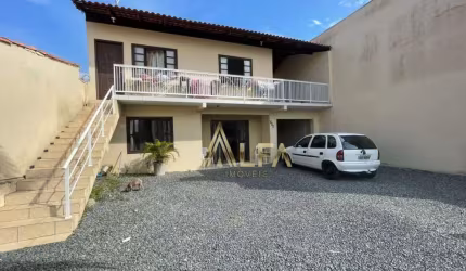 Casa a venda no bairro Santo Antônio em Balneário Piçarras.