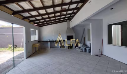 Sobrado a 300m da praia com 3 dormitórios à venda, 140 m² por R$ 720.000 - Gravatá - Navegantes/SC