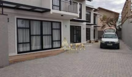 Sobrado 70 metros da praia em condomínio fechado à venda, 60 m² por R$ 750.000 - Centro - Penha/SC